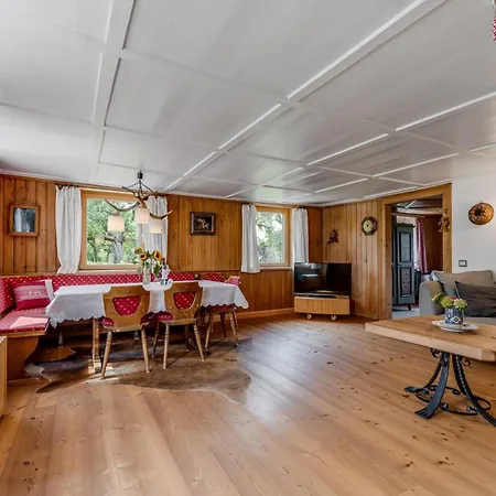 Wiesengruen - Uriger Huettenstil Apartmán *