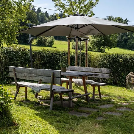 Wiesengruen - Uriger Huettenstil Grunenbach